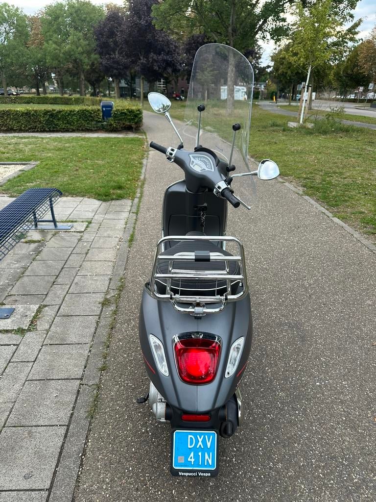 Vespa sprint, Fietsen en Brommers, Scooters | Vespa, Ophalen, Zo goed als nieuw, Benzine, Overige modellen