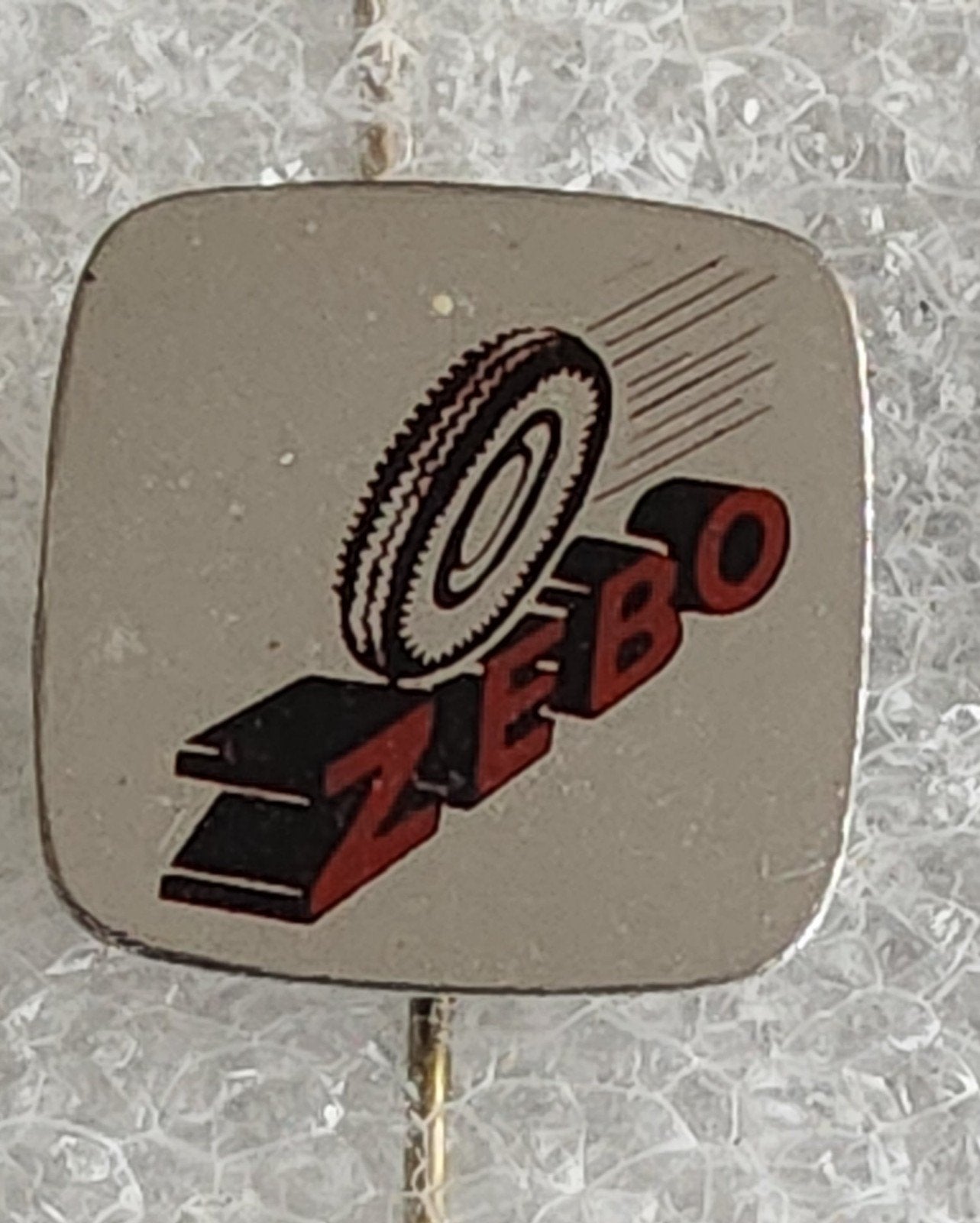 Vintage ZEBO Speldje - Auto Band Logo, Ophalen of Verzenden, Gebruikt, Transport, Speldje of Pin