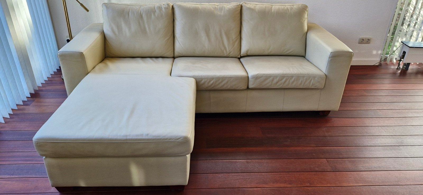 GRATIS ivm verhuizing. Nette lichte lederen hoekbank., Gebruikt, Leer, Ophalen of Verzenden, 150 cm of meer