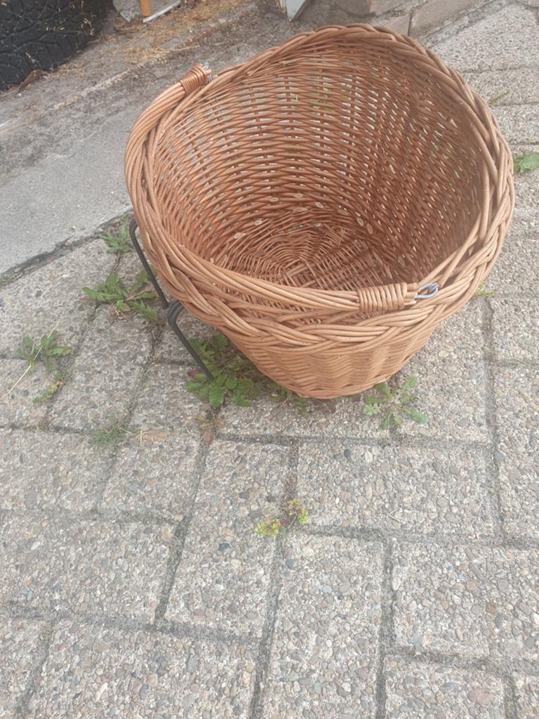 Rotan fietsmand met stuurbevestiging, Fietsen en Brommers, Fietsaccessoires | Fietsmanden, Ophalen, Gebruikt, Onbekend, Stuurbevestiging