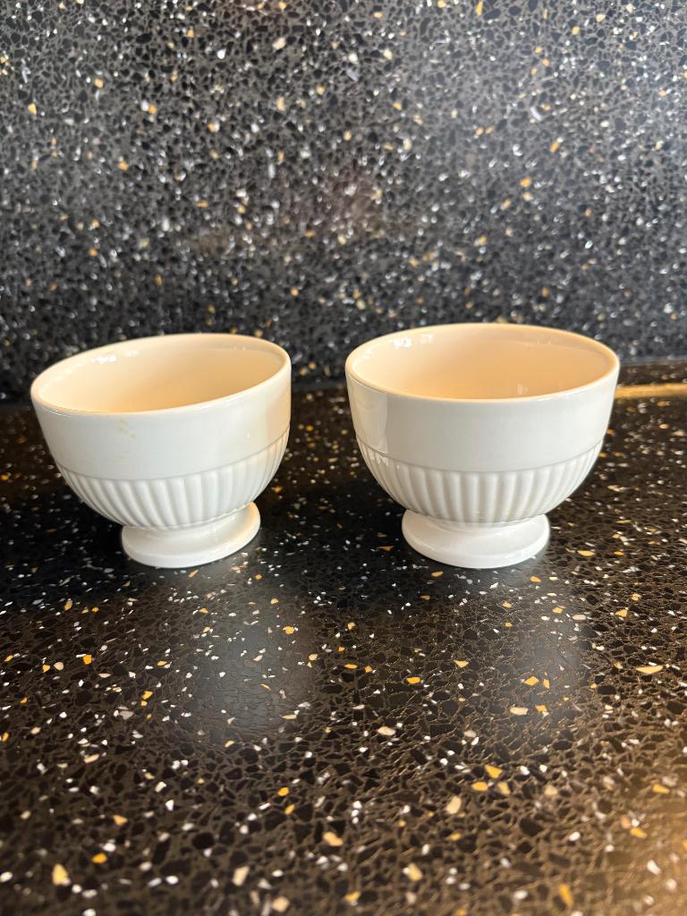 Wedgewood 2x kom op pootje, Ophalen of Verzenden, Zo goed als nieuw, Kom(men), Wedgwood