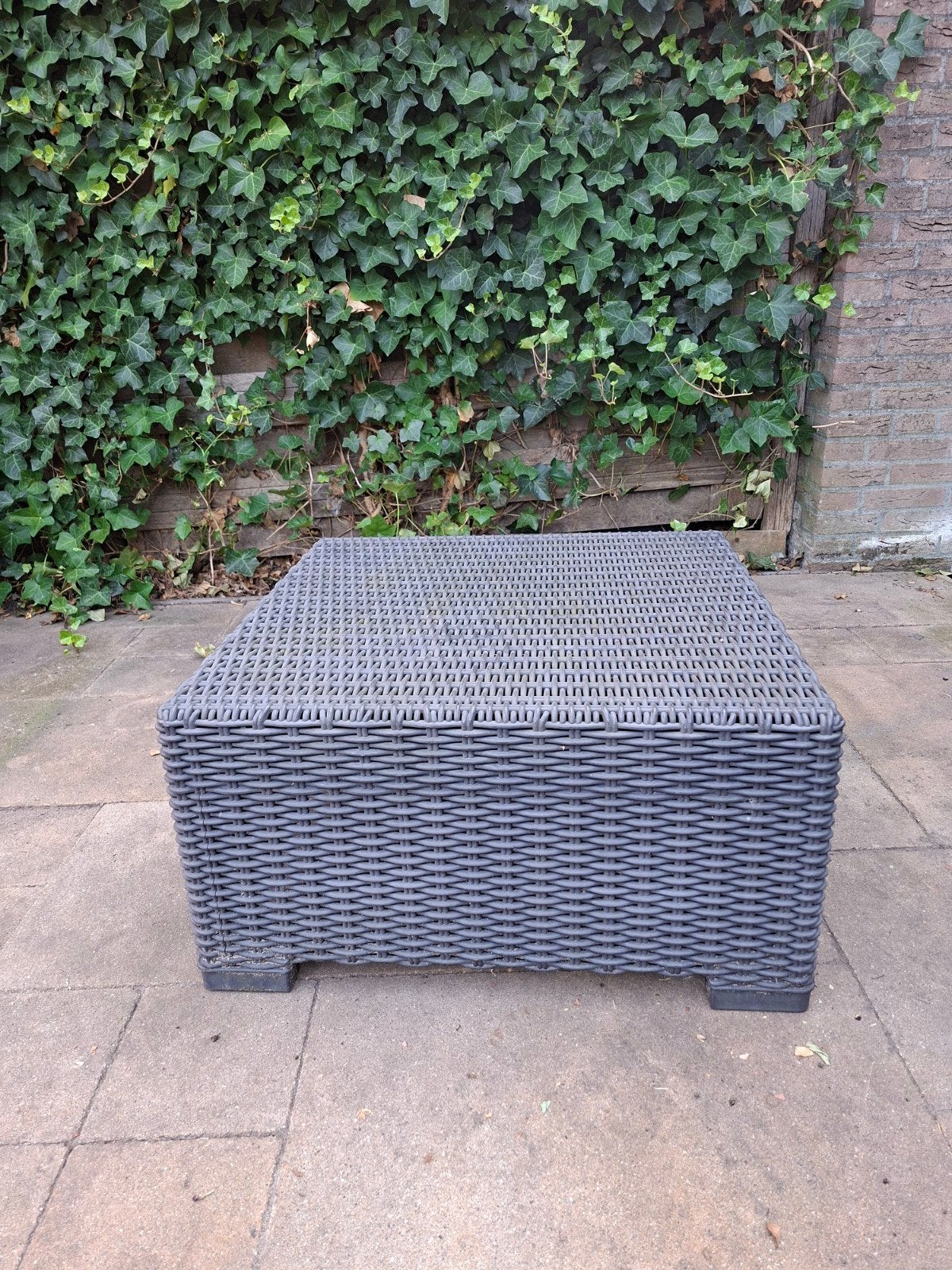 Grijze (salon) buitentafel, Ophalen, Gebruikt, Vierkant, Kunststof