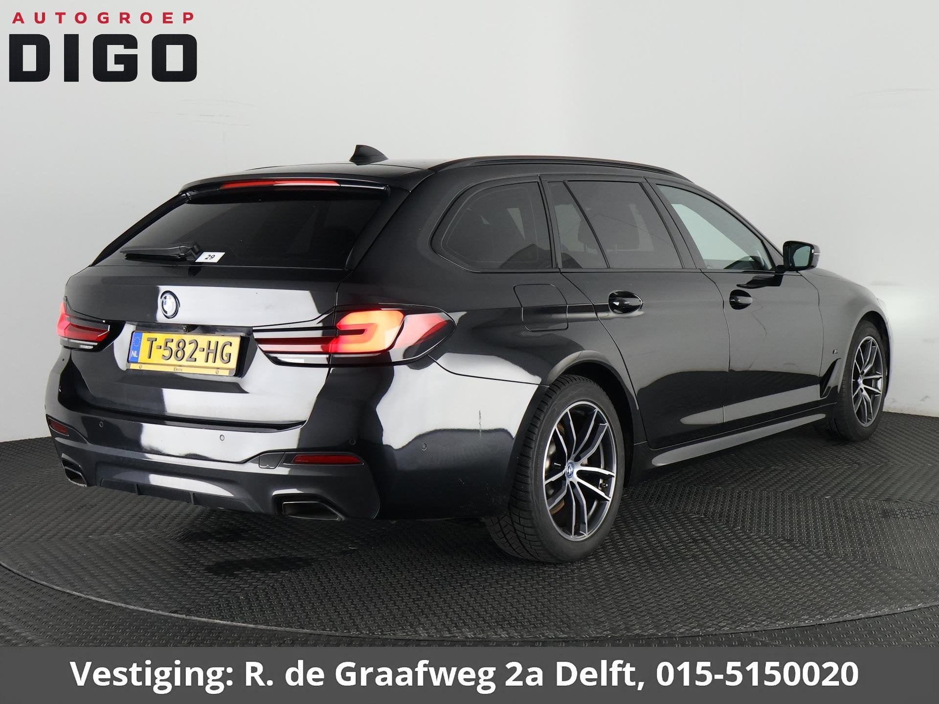BMW 5-serie Touring 530e Business Edition Plus M-Pakket | St, Auto's, Achterwielaandrijving, Gebruikt, 4 cilinders, Alcantara