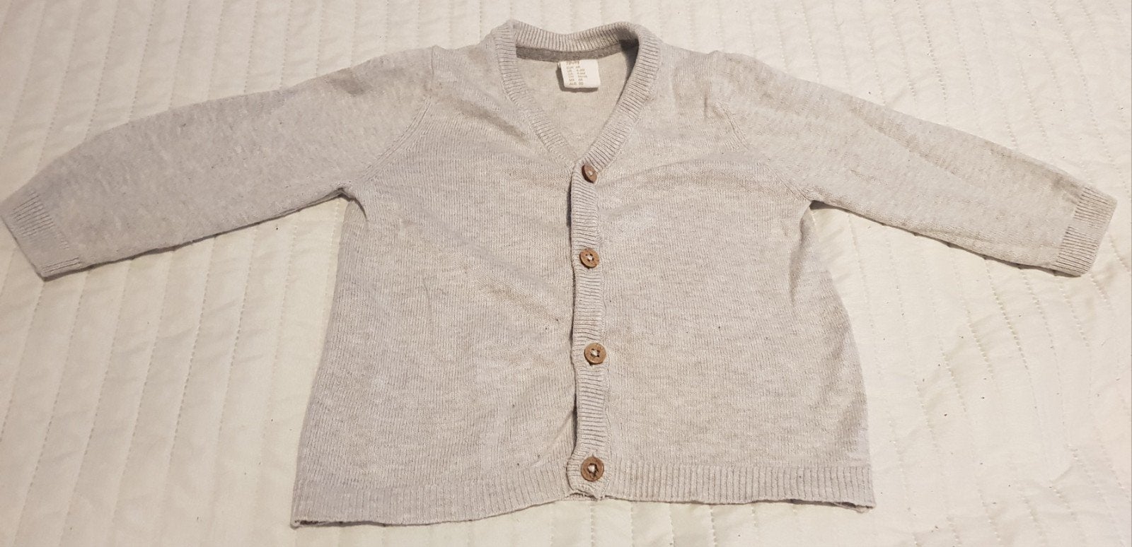 Vest grijs baby kleding maat 68 vestje vesten babykleding, Kinderen en Baby's, Babykleding | Maat 68, H&M, Zo goed als nieuw, Jongetje