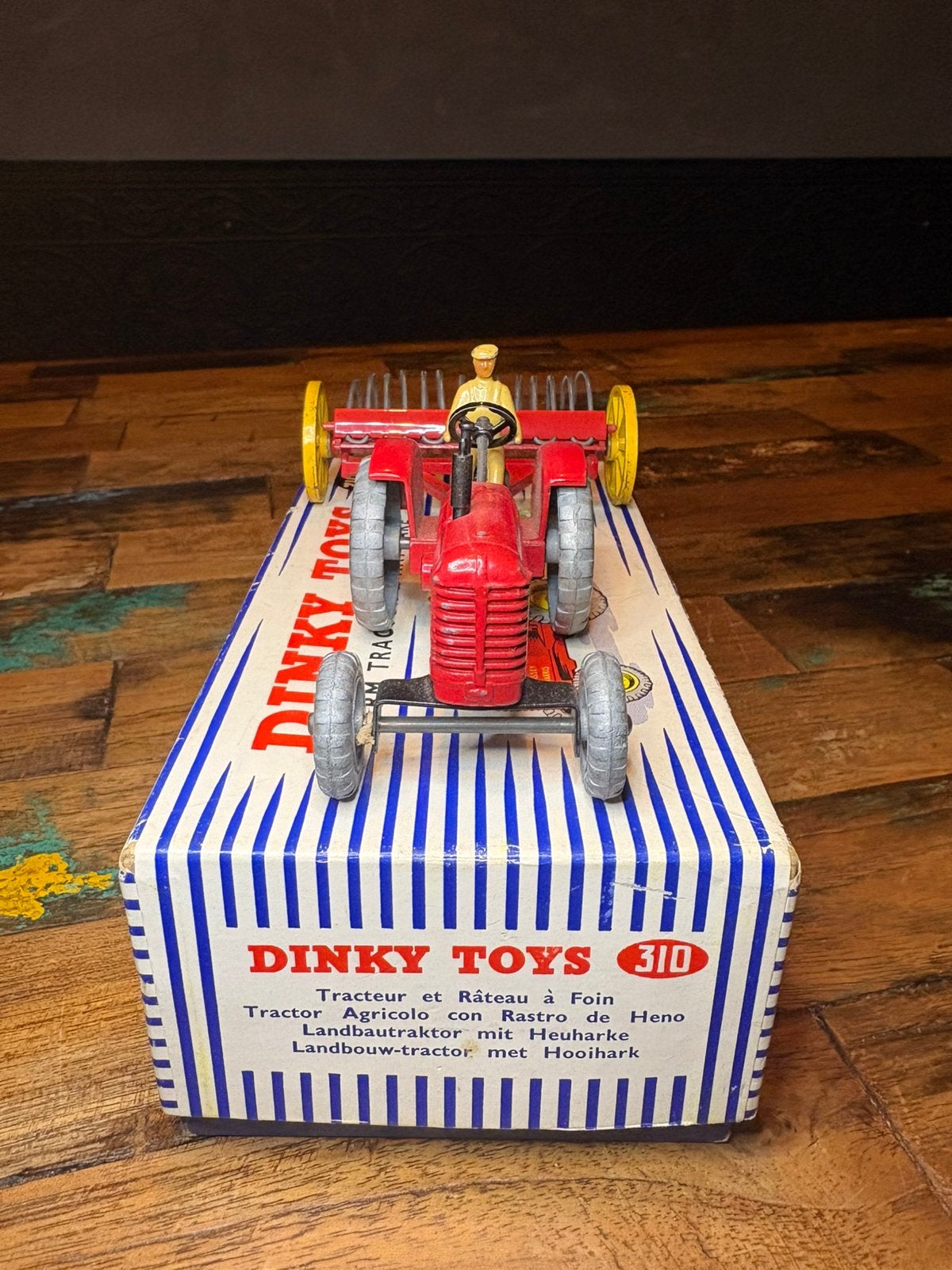 Dinky Toys 310 Farm Tractor Hay Rake Originele doos + inzet, Hobby en Vrije tijd, Modelauto's | 1:43, Ophalen of Verzenden, Zo goed als nieuw