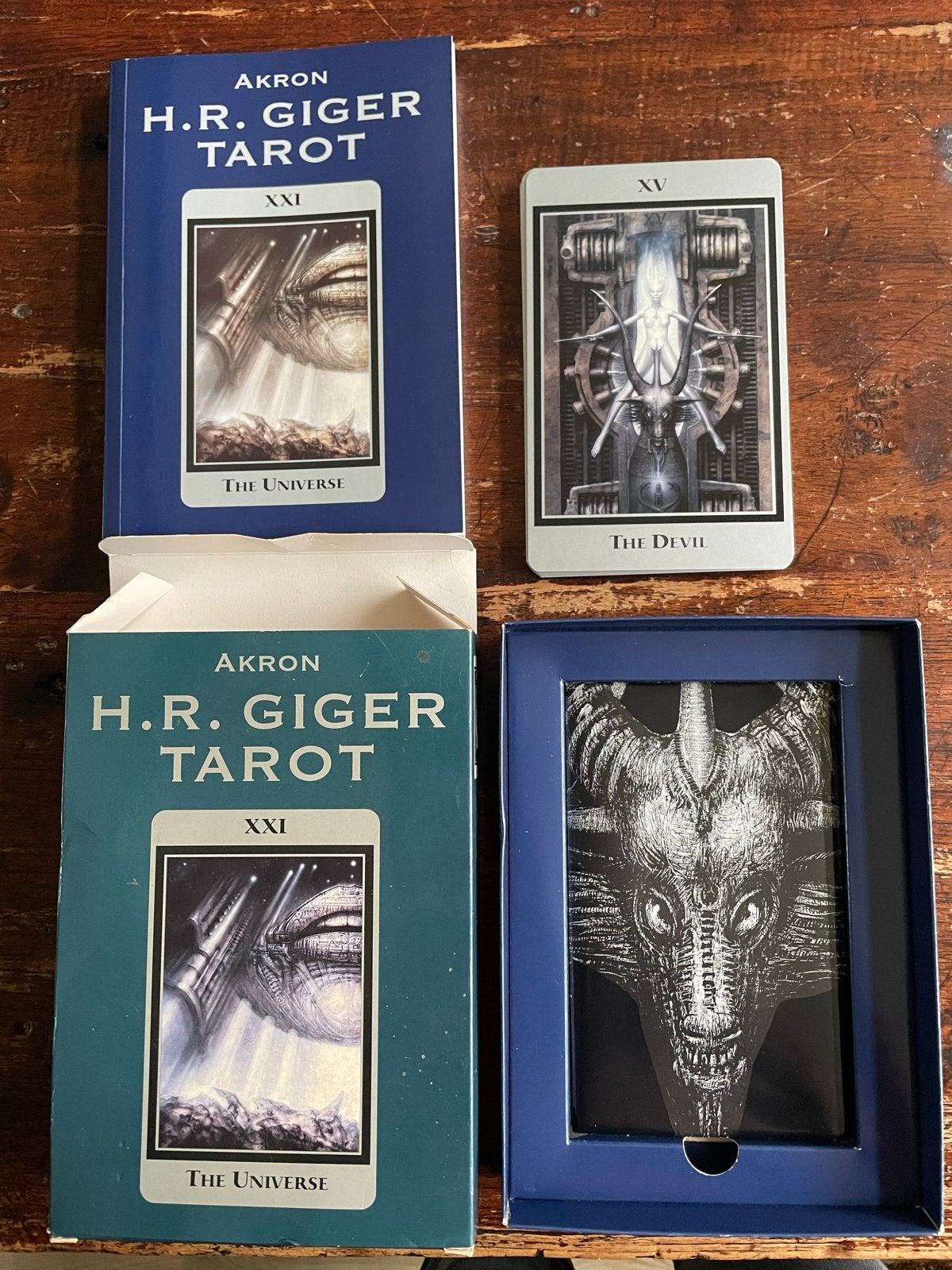H.R. Giger Tarot Kaartenset met Boek - Zo goed als nieuw, Ophalen of Verzenden, Zo goed als nieuw, Tarot of Kaarten leggen, Overige typen