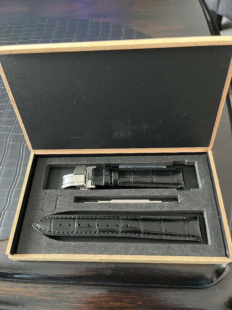 Horlogeband nieuw, Overige merken, Overige materialen, Leer, Polshorloge