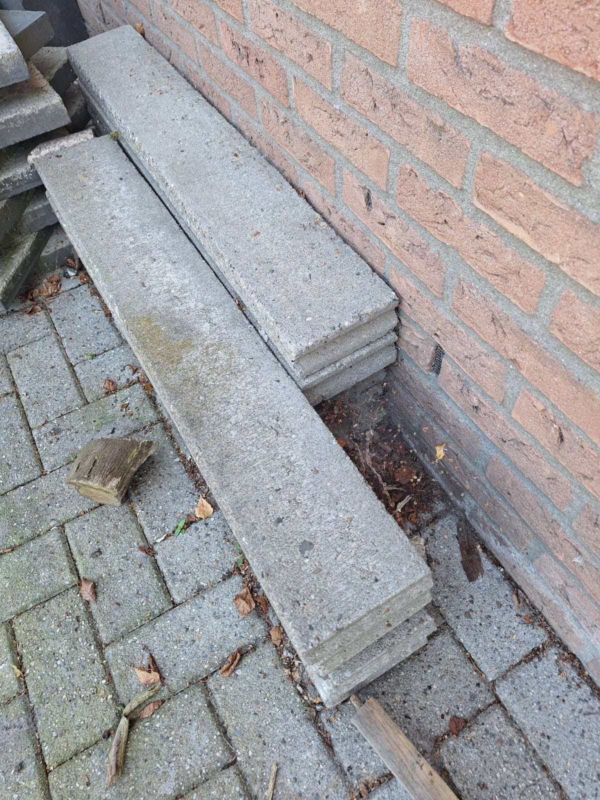 9 stuks betonnen opsluitbanden / palissaden, Tuin en Terras, Tegels en Klinkers, Ophalen, Gebruikt, Overige typen, Minder dan 5 m²
