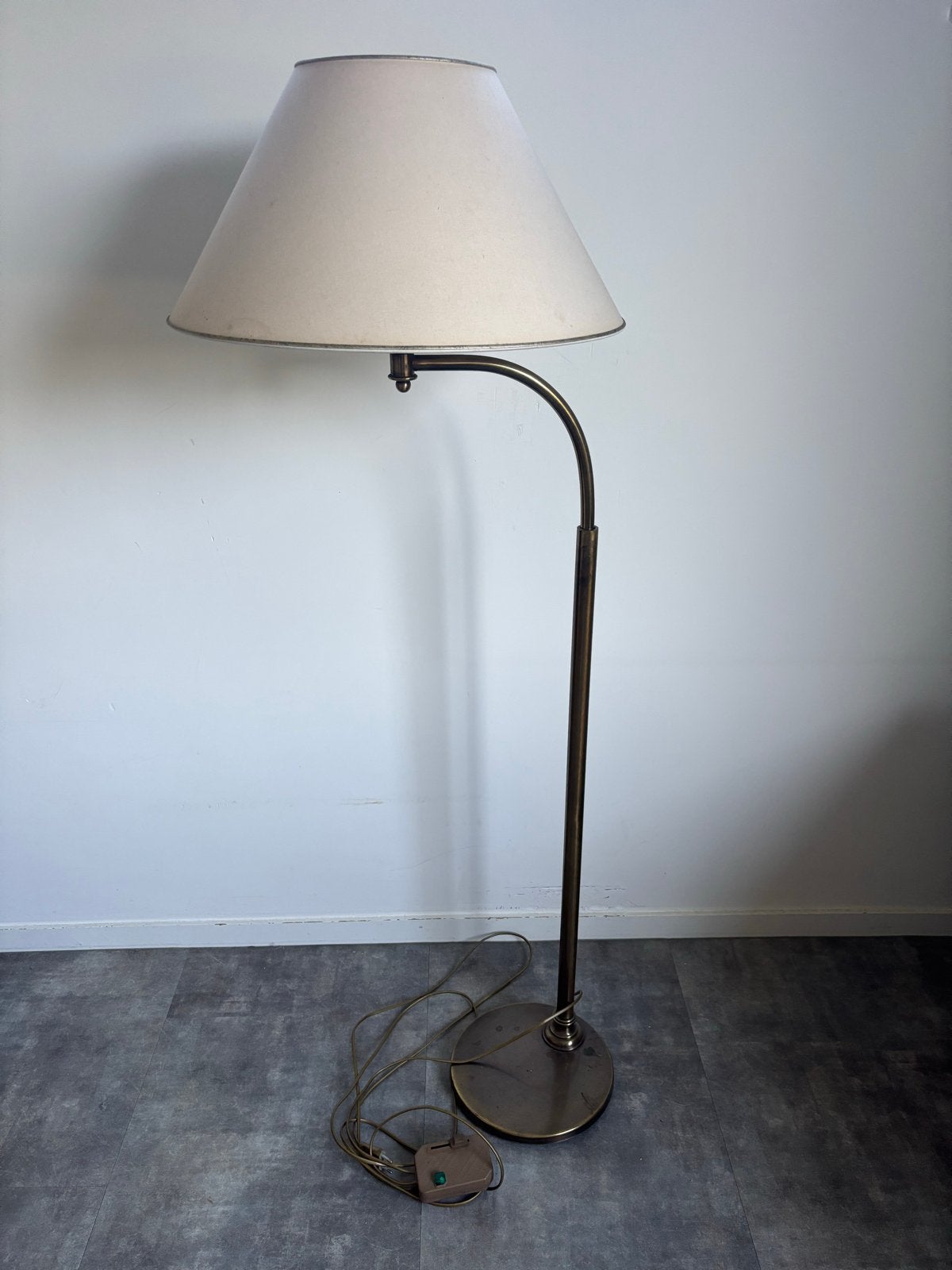 Antieke messing staande lamp met stoffen kap, Ophalen, Gebruikt, E27 (groot), Metaal