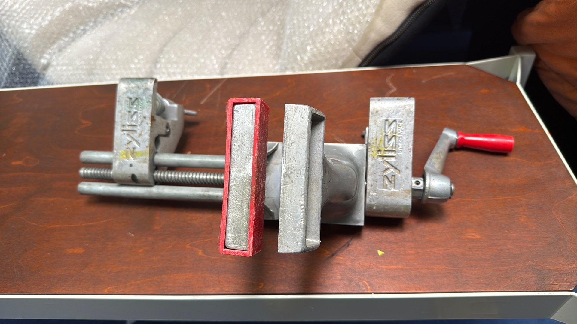 Zyliss bankschroef aluminium, Doe-het-zelf en Verbouw, Werkbanken, Ophalen of Verzenden, Gebruikt, Minder dan 70 cm, Bankschroef