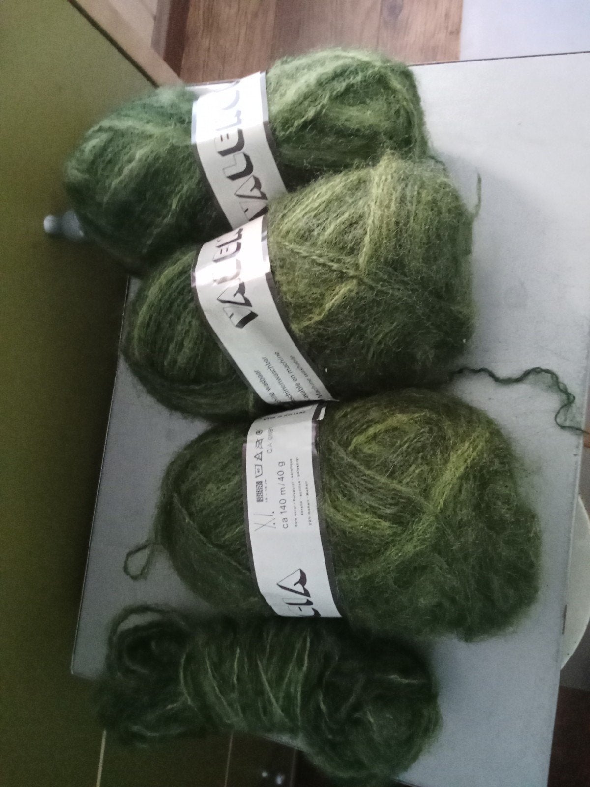 3 Nieuwe bollen groen garen, 80% acryl, 20% mohair, Ophalen of Verzenden