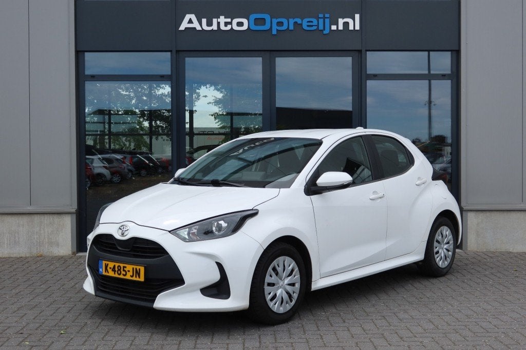 Toyota YARIS 1.0 VVT-I Active 5drs. Airco, Carplay, Camera,, Auto's, Voorwielaandrijving, Gebruikt, 517 kg, Wit