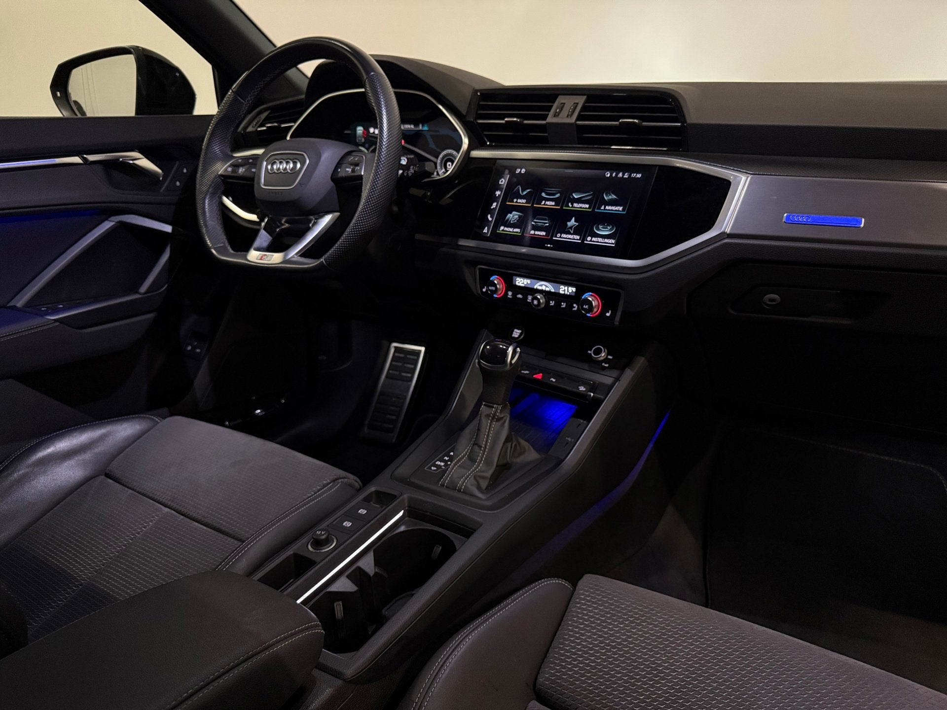 Audi Q3 Sportback 45 TFSI e 3 x S-line Pano Sfeer Keyless Ca, Gebruikt, Zwart, Hybride Elektrisch/Benzine, SUV of Terreinwagen