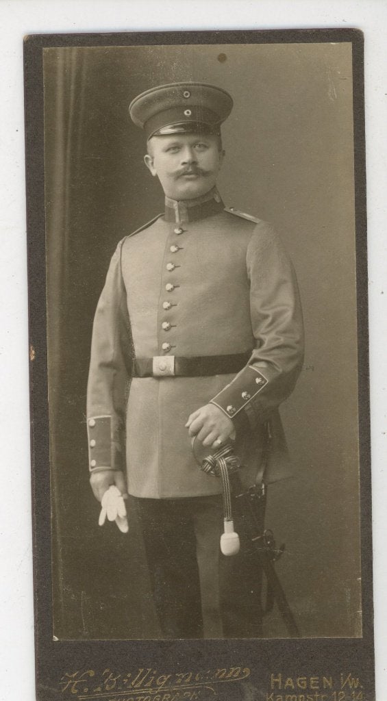 P63;CDV Duitse Soldaat WOI - H. Billigmann Hagen, Verzamelen, Militaria | Algemeen, Verzenden, Landmacht, Duitsland, Foto of Poster