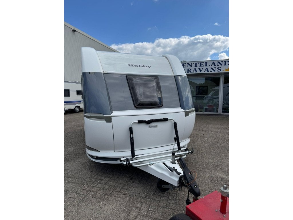 Hobby De Luxe 400 SFE frans bed, fietsendrager., Caravans en Kamperen, Hobby, Bedrijf, Treinzit, 750 - 1000 kg