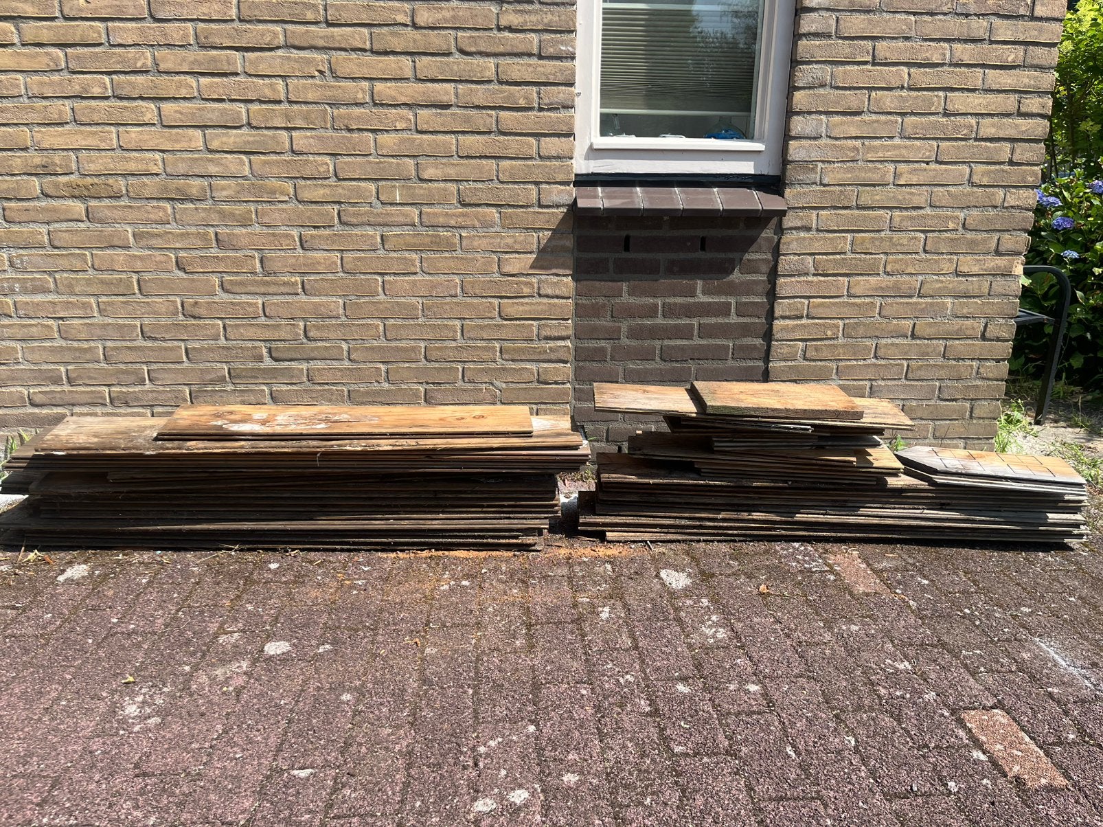 Gratis af te halen: Planken & asbestvrije golfplaten, Ophalen, Gebruikt, 5 tot 10 m², Beton