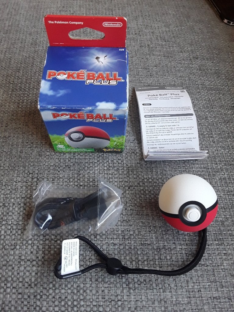 Nintendo Switch Poké Ball Plus Controller Compleet In Doos, Overige controllers, Ophalen of Verzenden, Zo goed als nieuw, Draadloos