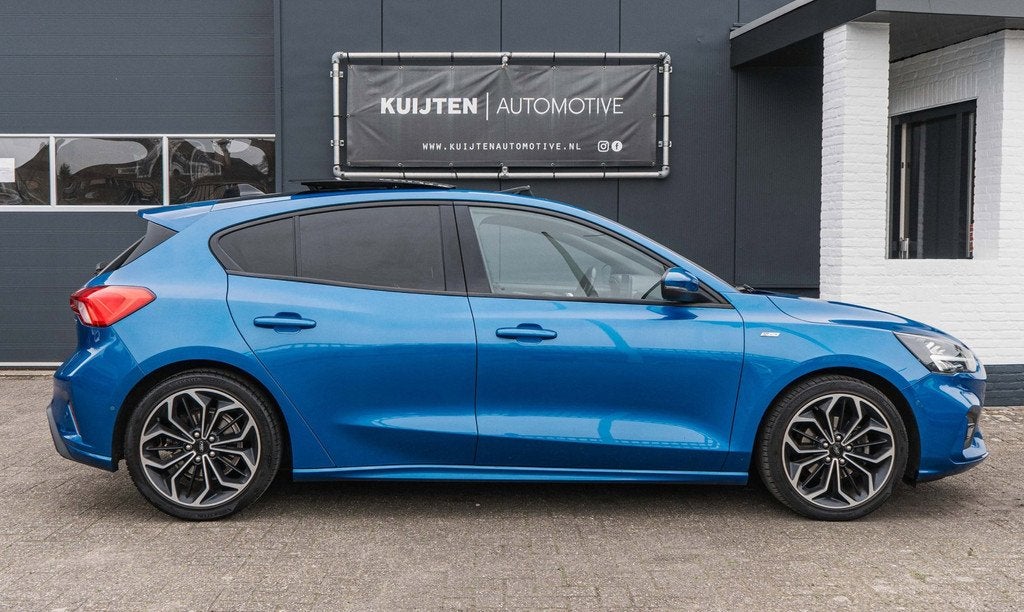 Ford Focus 1.0 EcoBoost ST Line / LED / Pano / HUD / Winter, 1263 kg, Stof, Gebruikt, 4 cilinders