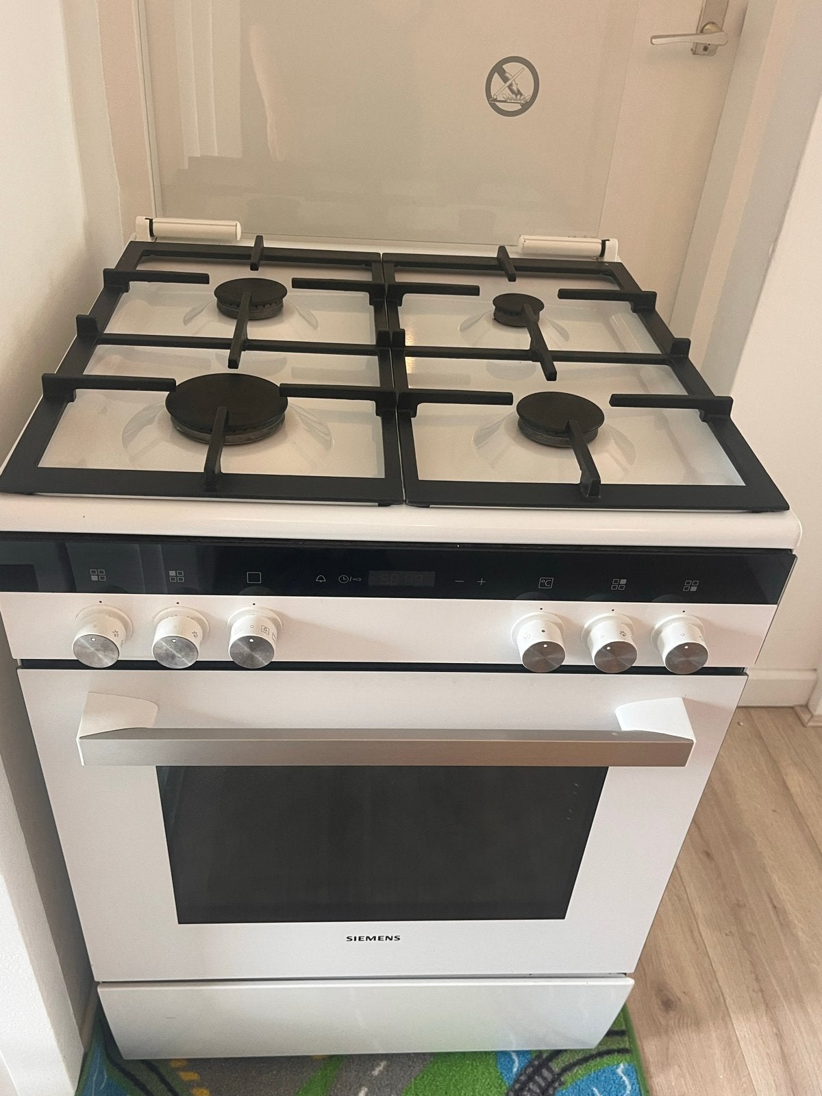 Siemens Vrijstaand Gasfornuis met Oven - Wit, Ophalen, Gebruikt, 4 kookzones, Gas