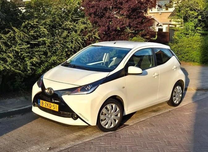 Toyota Aygo 1.0 12V Vvt-i ddrs 2015 Wit 5 deurs, Auto's, Toyota, Voorwielaandrijving, 4 stoelen, Wit, Origineel Nederlands