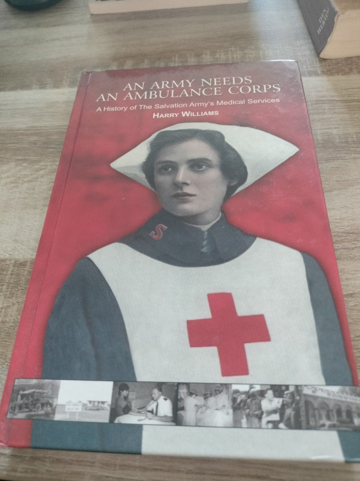 An Army Needs An Ambulance Corps - Harry Williams, Boeken, Ophalen of Verzenden, 20e eeuw of later, Zo goed als nieuw, Harry Williams