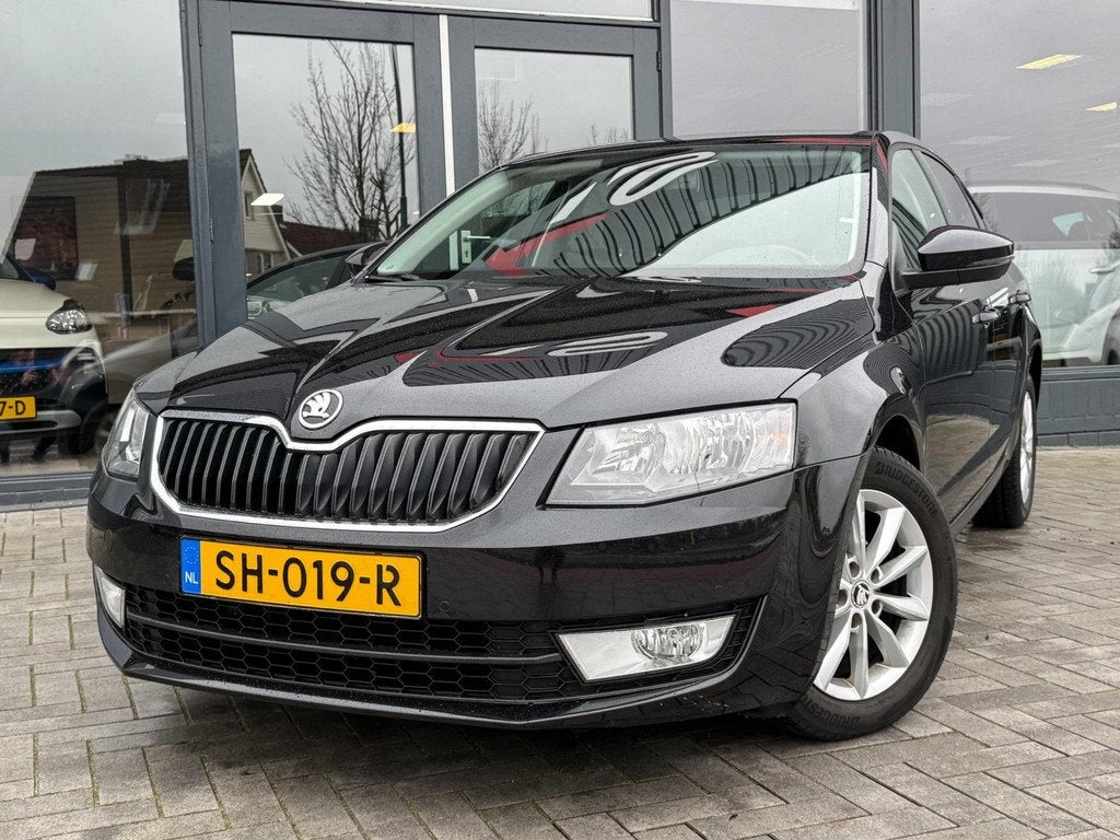 Skoda Octavia 1.2 TSI Greentech Ambition Businessline Navi D, Auto's, Stof, Gebruikt, Euro 6, 4 cilinders