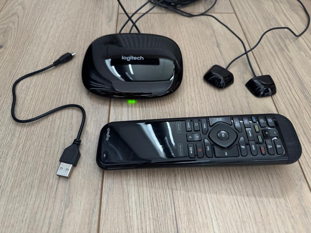 Logitech Harmony Elite afstandsbediening + Hub + IR blasters, Audio, Tv en Foto, Afstandsbedieningen, Gebruikt, Universeel, Ophalen of Verzenden