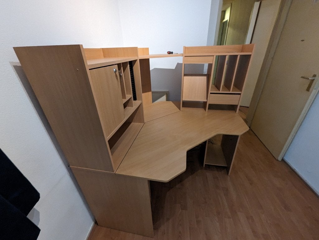 Foto 6 van Hoekbureau met opbergruimte en kasten - Zo goed als nieuw