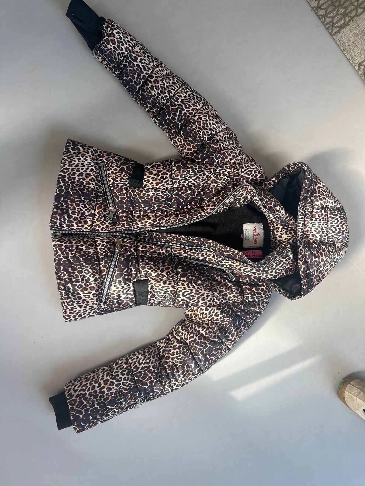 Vingino ski-jas met luipaardprint - Hip, warm en praktisch, Ophalen of Verzenden, Zo goed als nieuw, Meisje, Jas