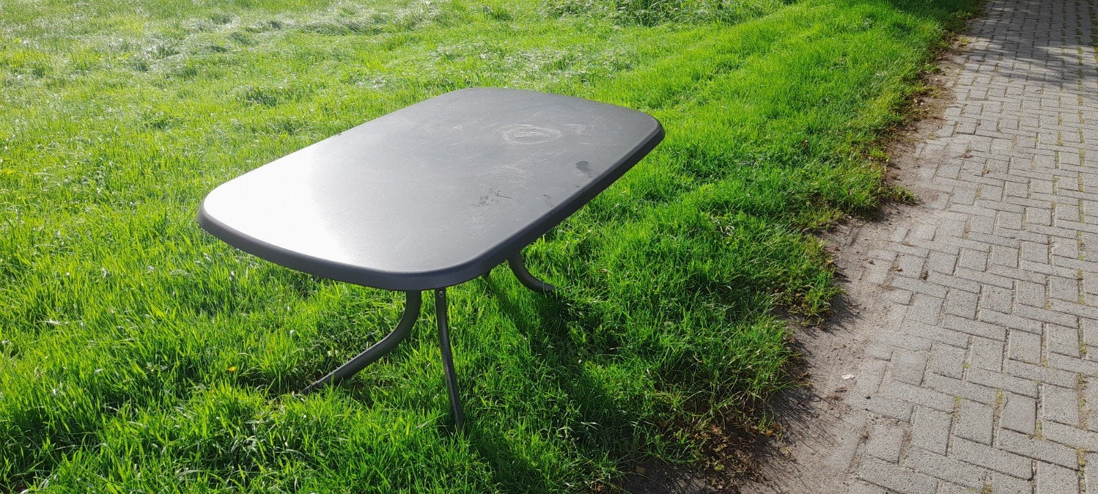 Grijze Tuintafel GRATIS grijs tuin tafel, Ophalen, Gebruikt, Ovaal, Plastic
