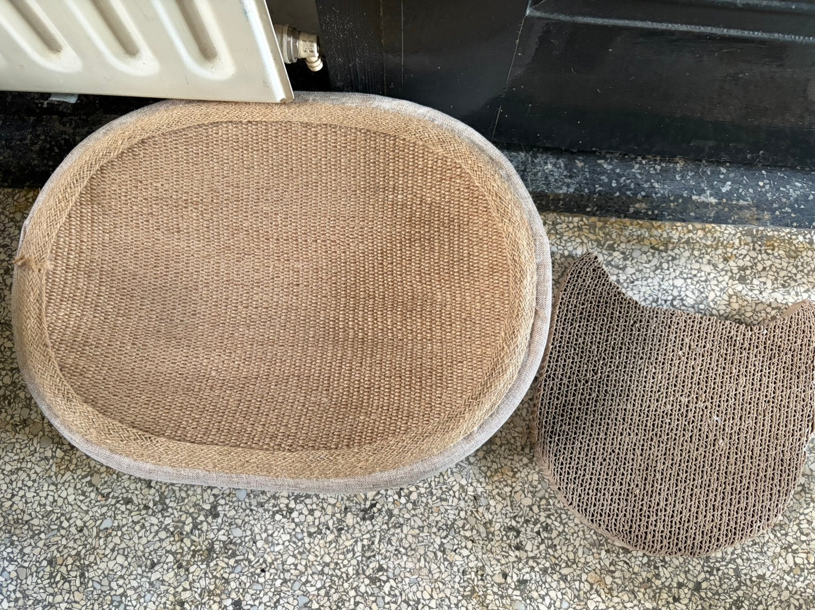 Kattenmandje en krabplank, Ophalen of Verzenden, Gebruikt, Krabmeubel-onderdelen