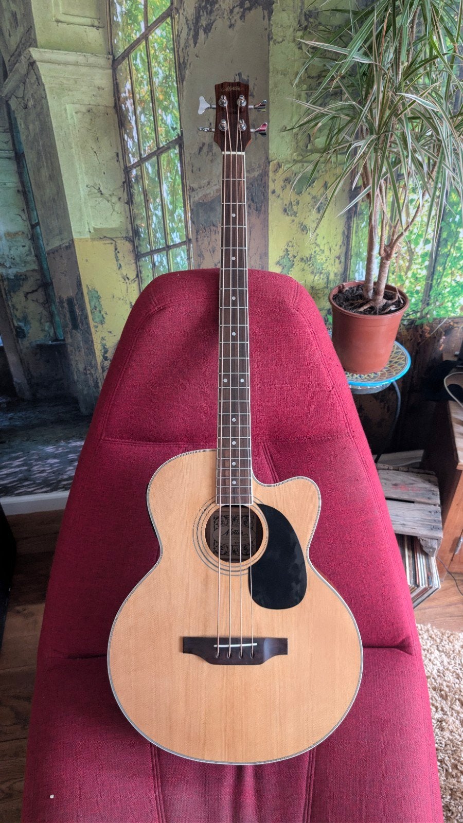Motion B-05 Akoestische Basgitaar met Shadow LC4 Preamp, Muziek en Instrumenten, Ophalen, Zo goed als nieuw, Akoestisch