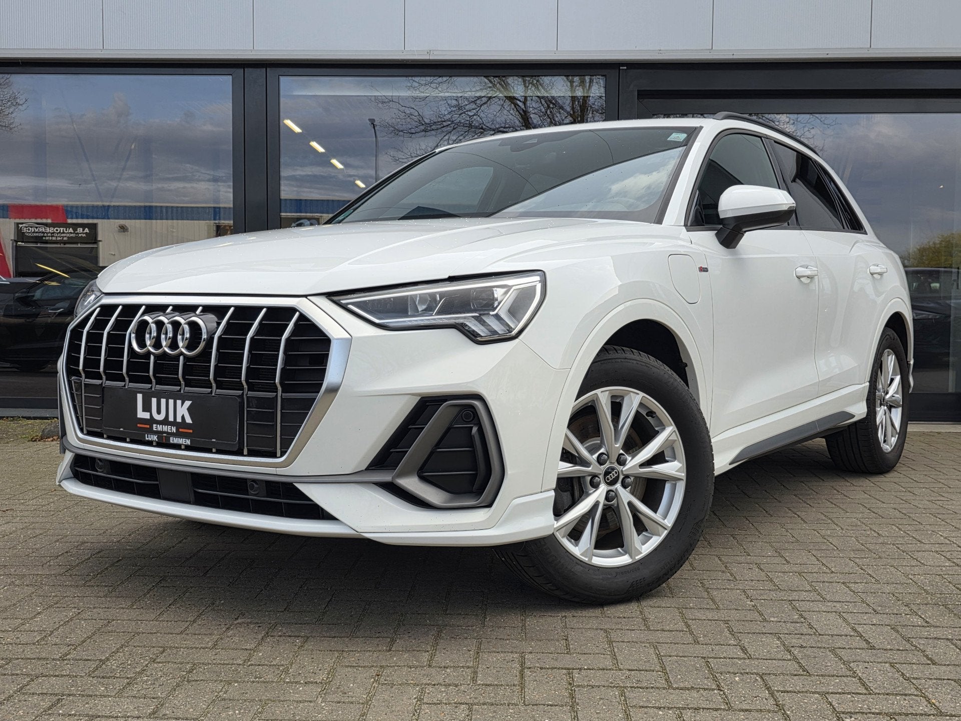 Audi Q3 45 TFSI e S edition + 3x S-LINE + LED + LM VELGEN +, Auto's, Gebruikt, Zwart, Leder en Stof, Wit