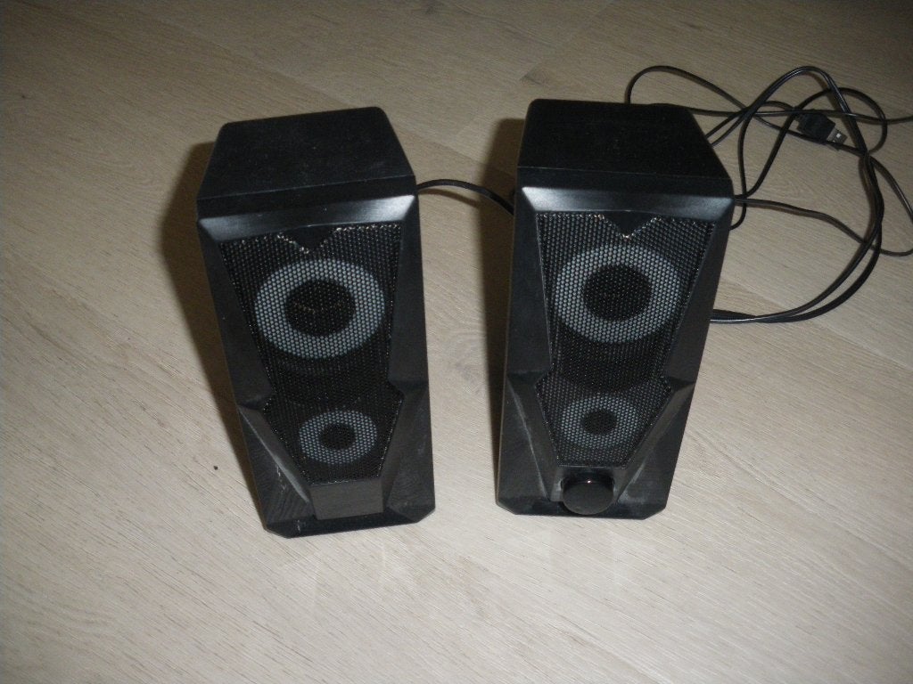 2 hele leuke zwarte muziek boxjes zgan, Ophalen of Verzenden, Zo goed als nieuw