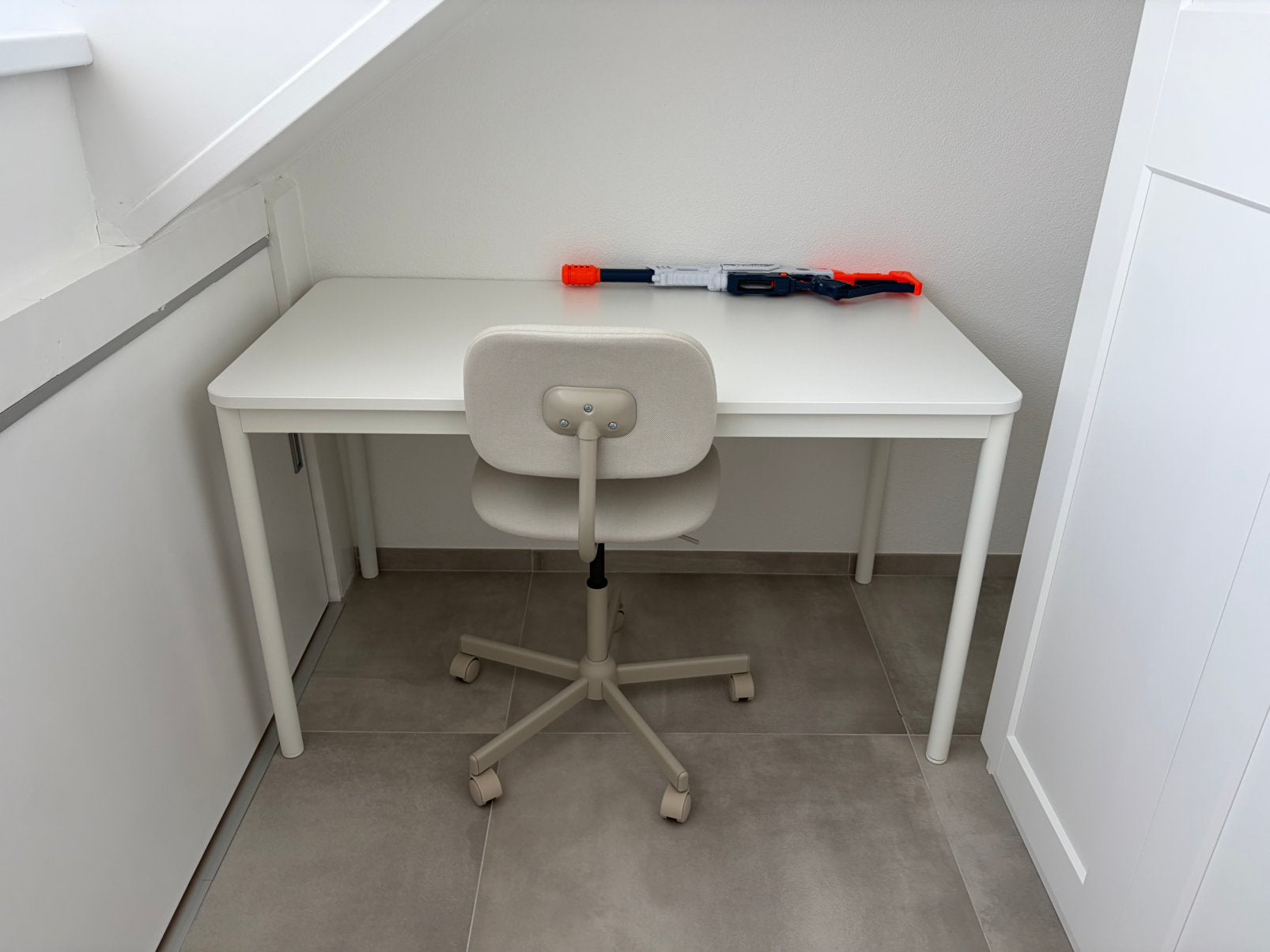 Ikea bureau, nooit gebruikt!, Ophalen, Zo goed als nieuw