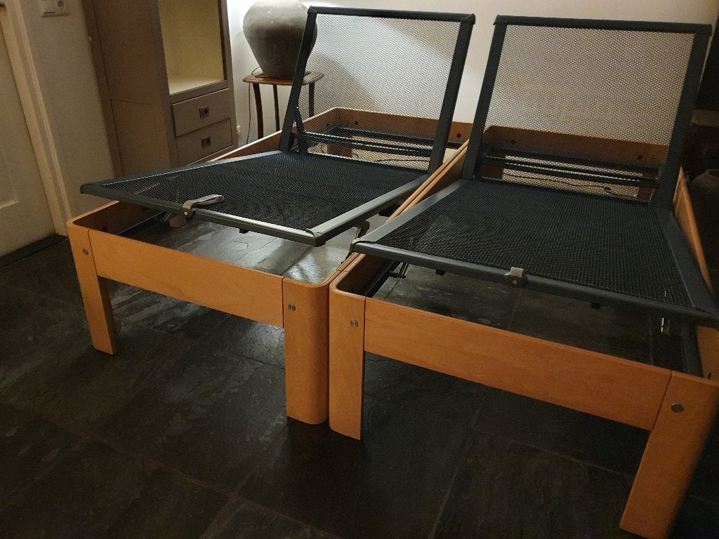 Auping SENIOREN BEDDEN 48CMHOOG ELEKTTRISCH, Ophalen, Verstelbaar, 90 cm, Zo goed als nieuw