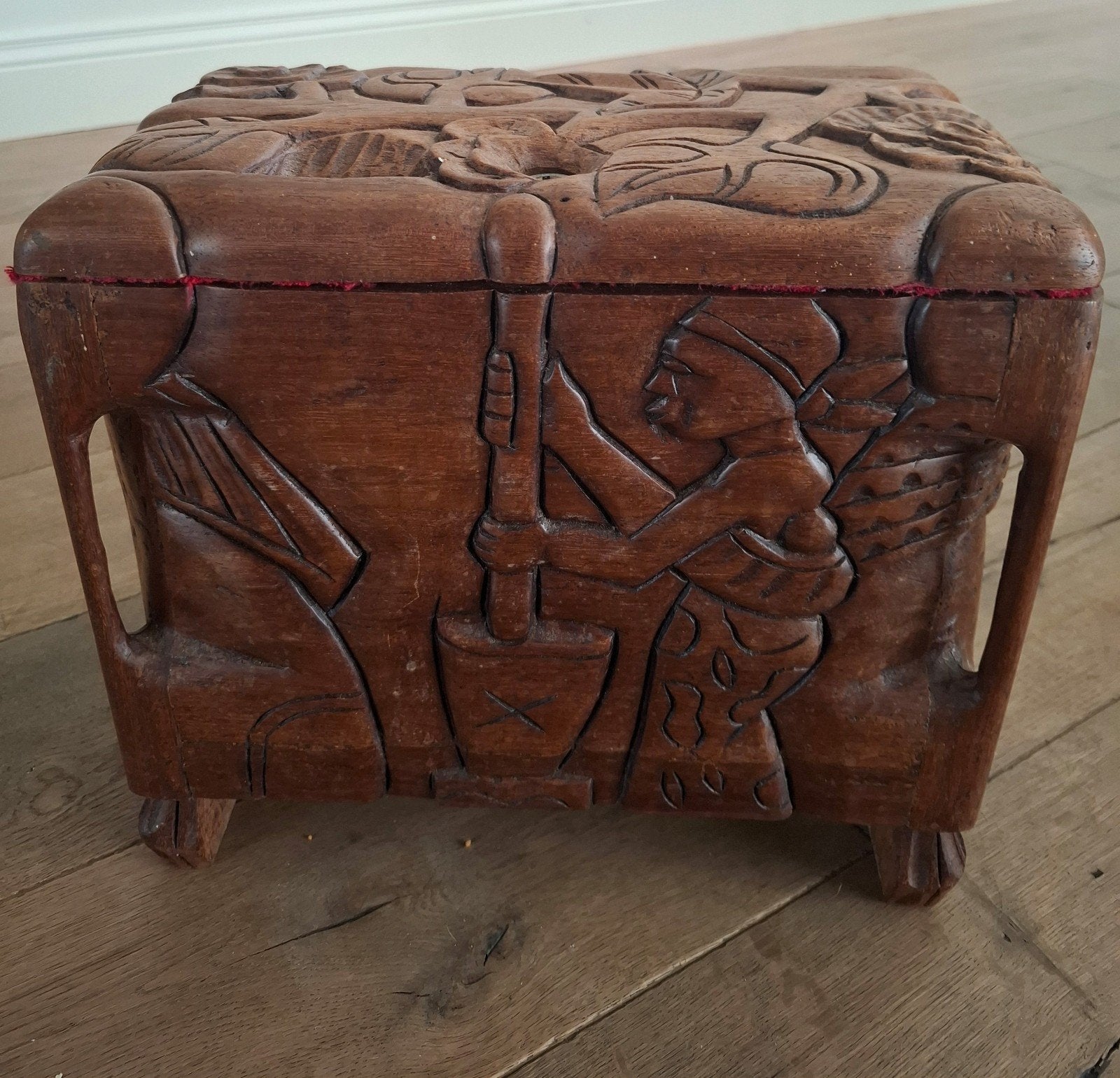 Vintage handgesneden Afrikaans houten kistje, Ophalen of Verzenden, Minder dan 50 cm