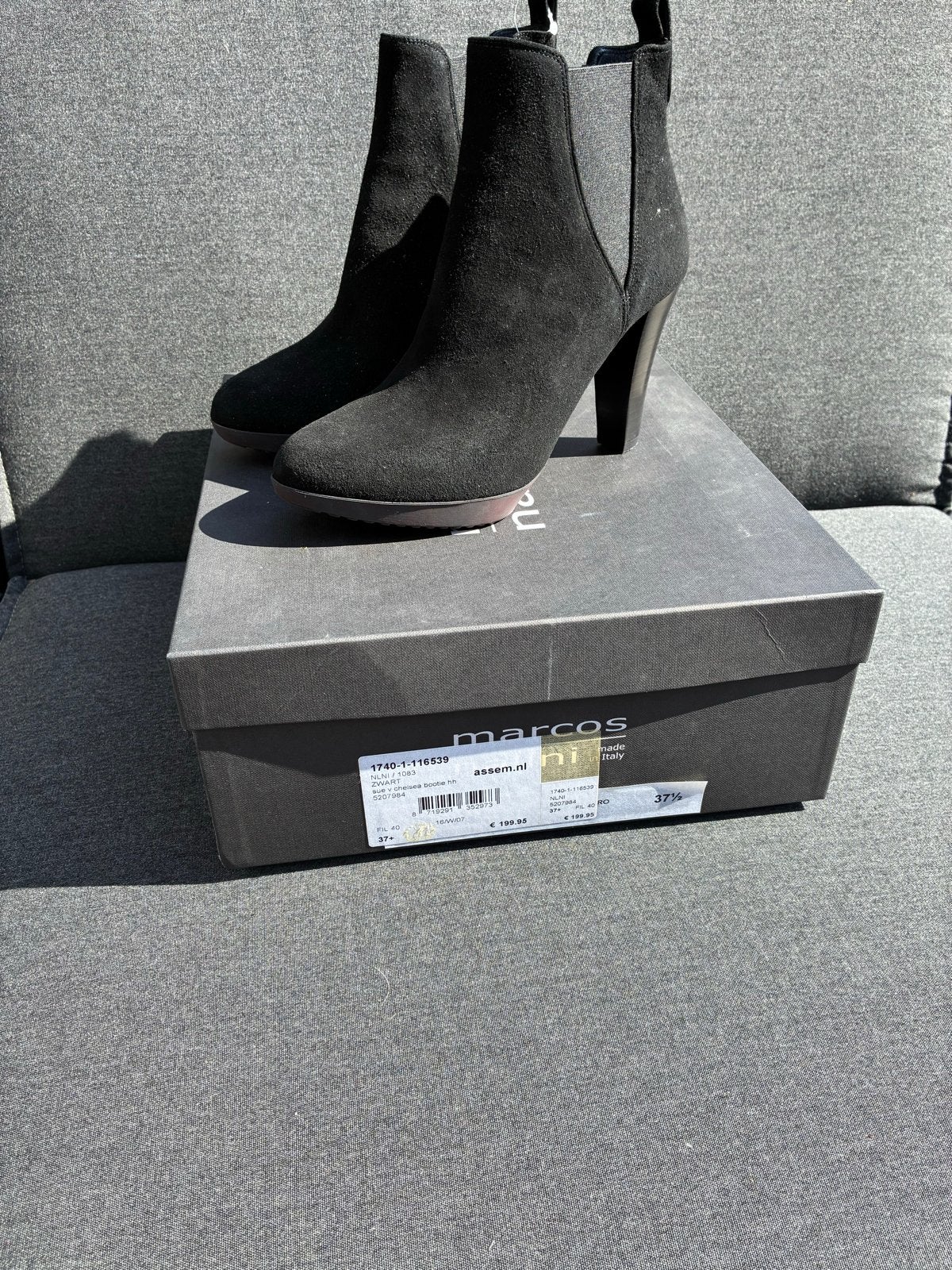 Nwe Marcos Nalini Zwarte Suède Chelsea Booties Maat 37.5, Kleding | Dames, Ophalen of Verzenden, Zo goed als nieuw, Zwart, Lage of Enkellaarzen