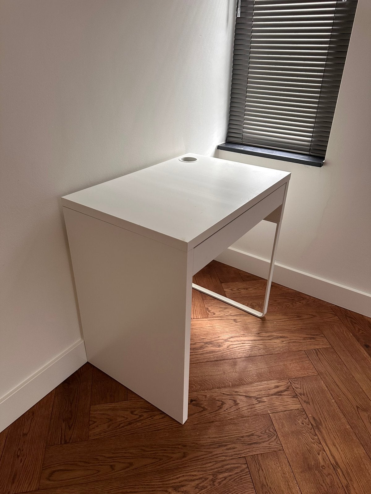 Bureau wit met lade, Ophalen, Gebruikt, Met lades, 73 cm