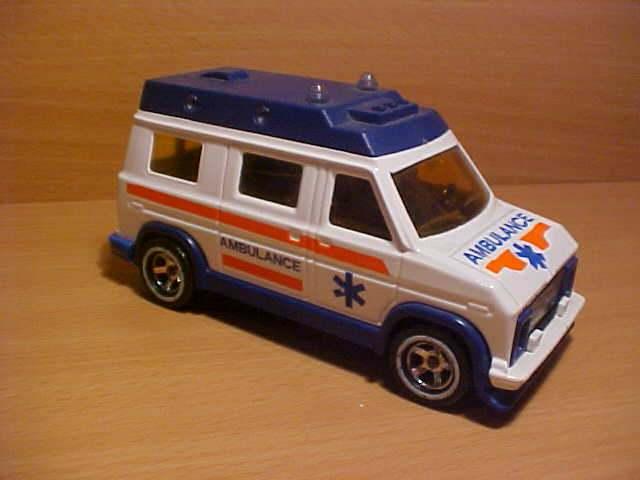 Majorette - Ford E-150 Ambulance SOS [wit] 1/36, Ophalen of Verzenden, Gebruikt, Auto