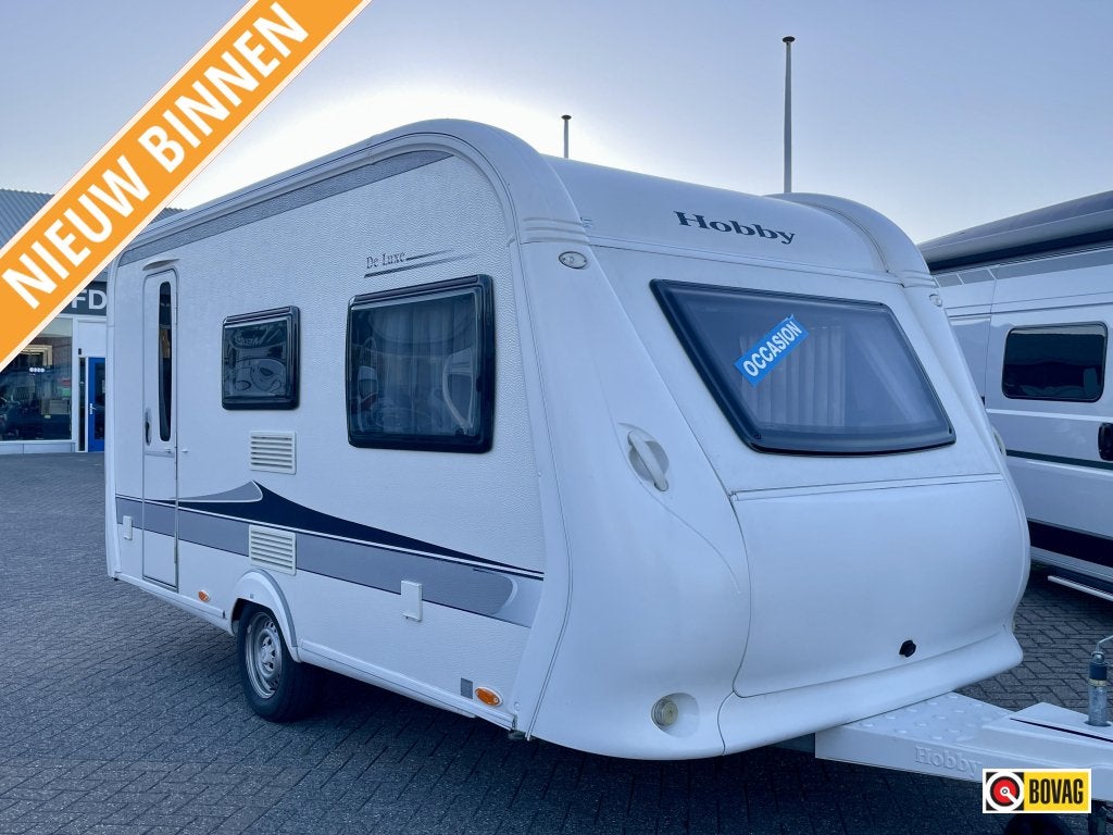 Hobby De Luxe 440 SF AIRCO/VOORTENT/FIETSENDRA, Caravans en Kamperen, Hobby, Bedrijf, Treinzit, 4 tot 5 meter