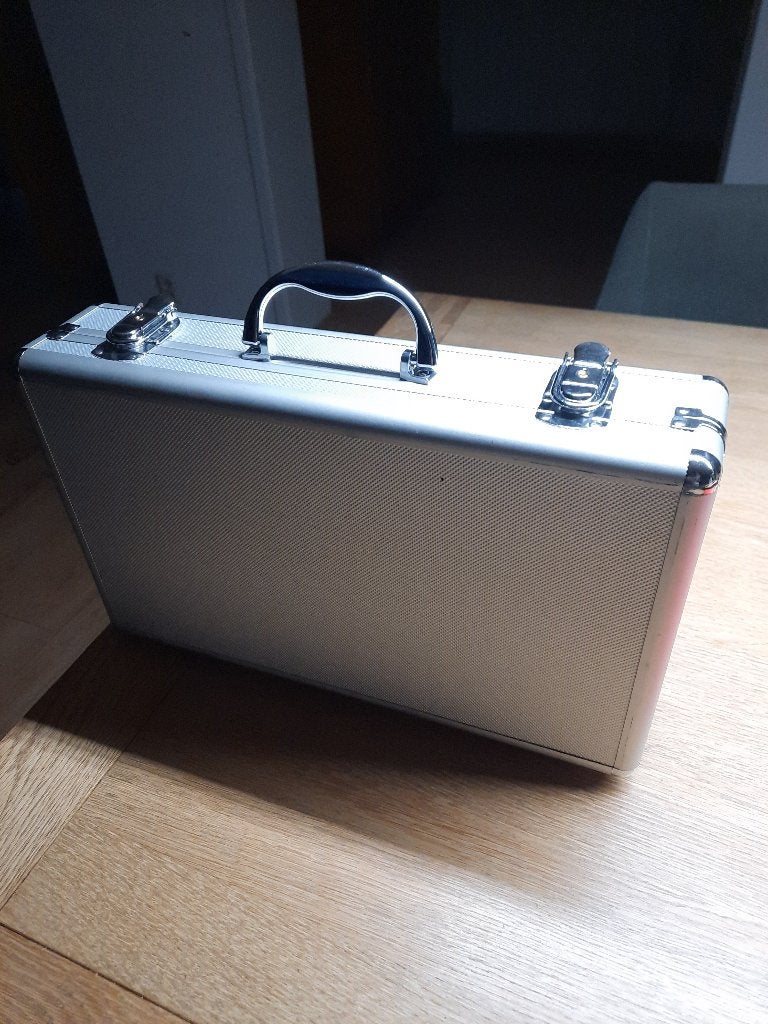 Muntenkoffer. 40 x 25 cm. Afsluitbaar. met 4 muntenliggers, Ophalen of Verzenden