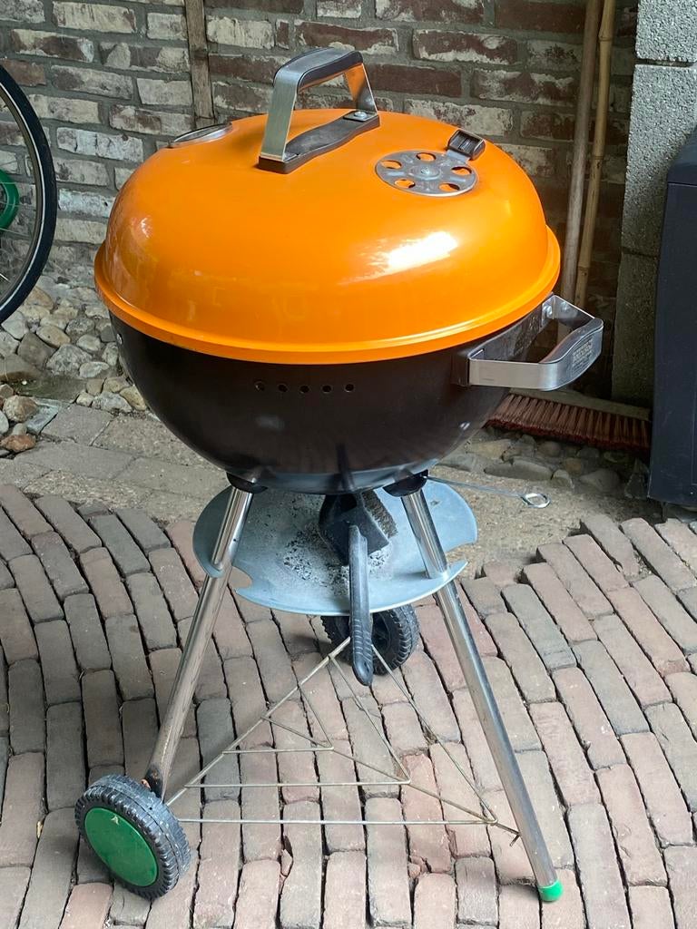 Ronde bol BBQ - 3 keer gebruikt.  ( postcodeloterij ), Ophalen of Verzenden, Gebruikt