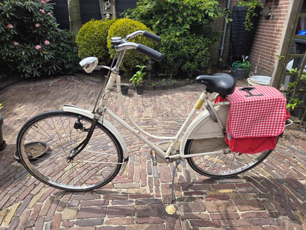 Batavus omafiets - Klassiek en betrouwbaar, Fietsen en Brommers, Terugtraprem, Batavus, Ophalen of Verzenden, 53 tot 56 cm