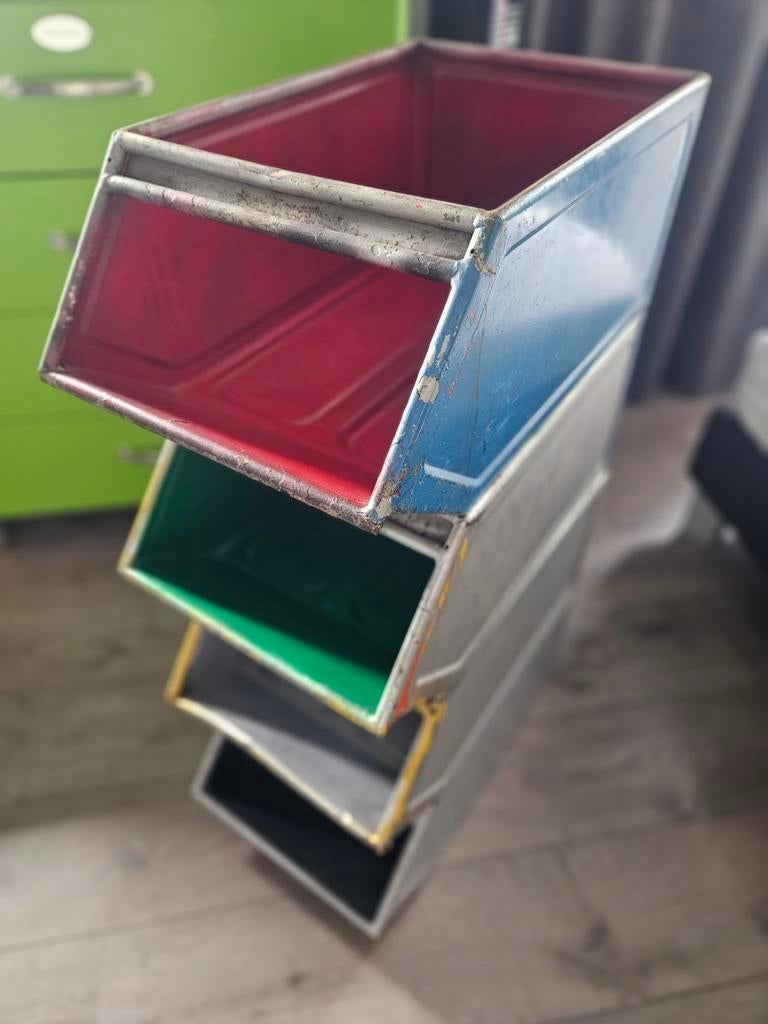 4 Industriële Stalen Bakken - Stapelbare Opbergers, Ophalen, Minder dan 50 cm, Minder dan 50 cm