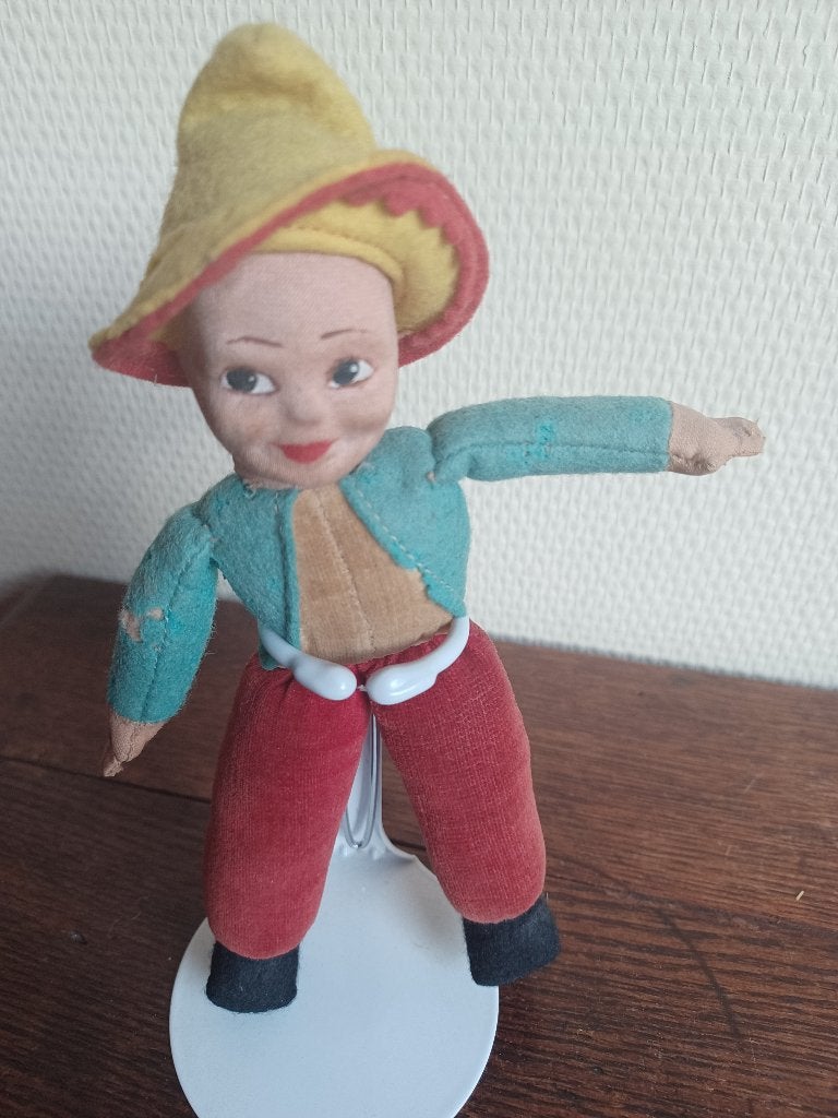 Stoffen popje, Norah Wellings, met sombrero, Ophalen of Verzenden