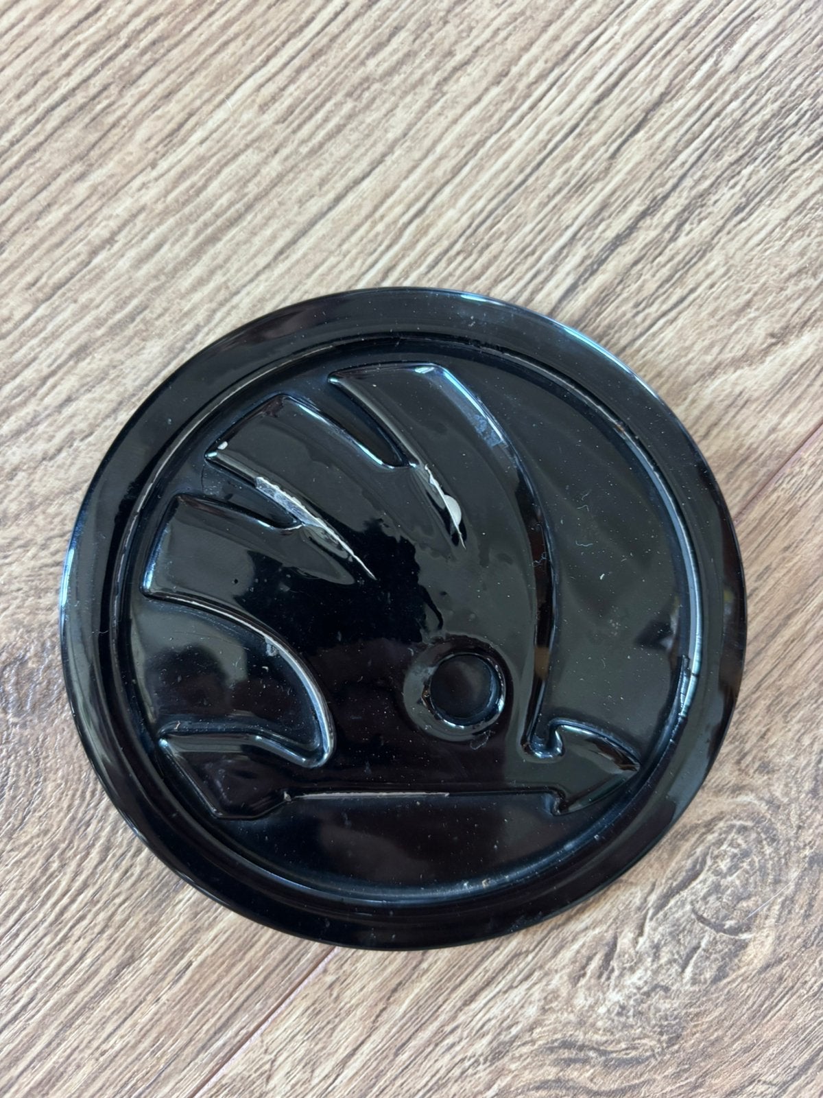 Embleem skoda karoq, Gebruikt, Voor, Ophalen of Verzenden, Skoda