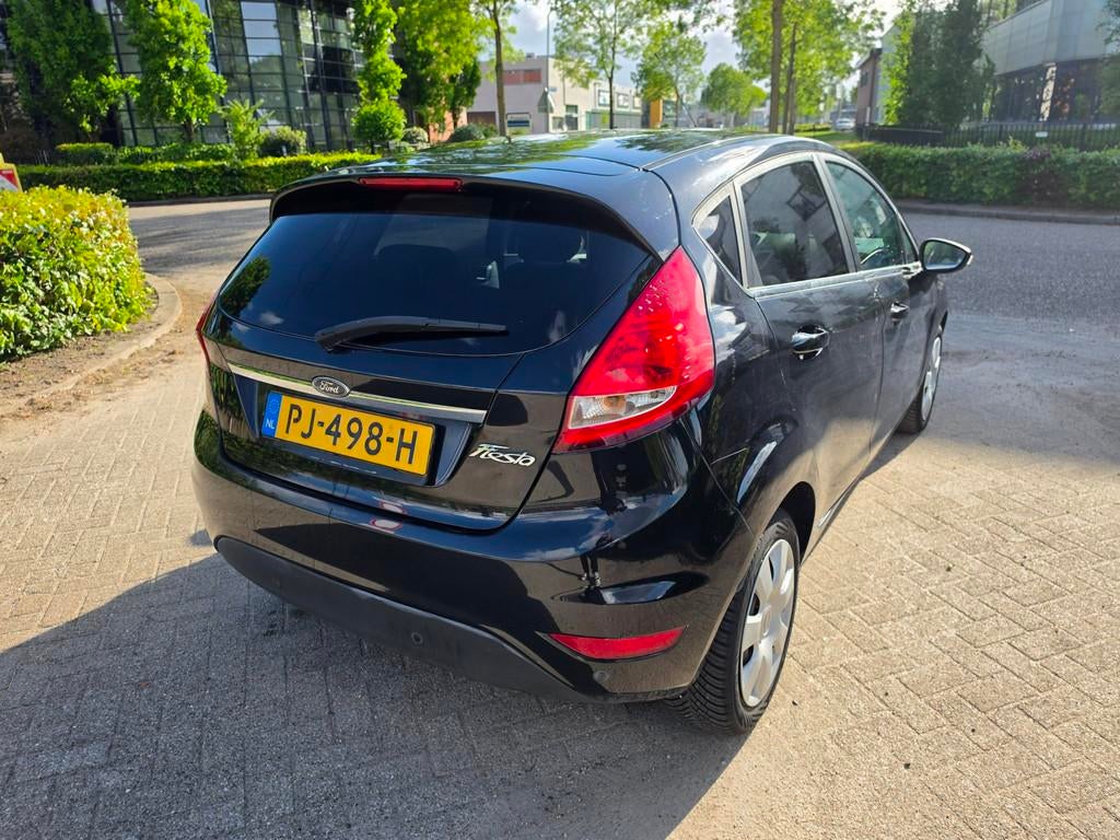 Ford Fiesta 1.25 Titanium CLIMA PDC NIEUWE APK 12-05-2027, Auto's, Ford, Voorwielaandrijving, Euro 5, 1242 cc, 82 pk