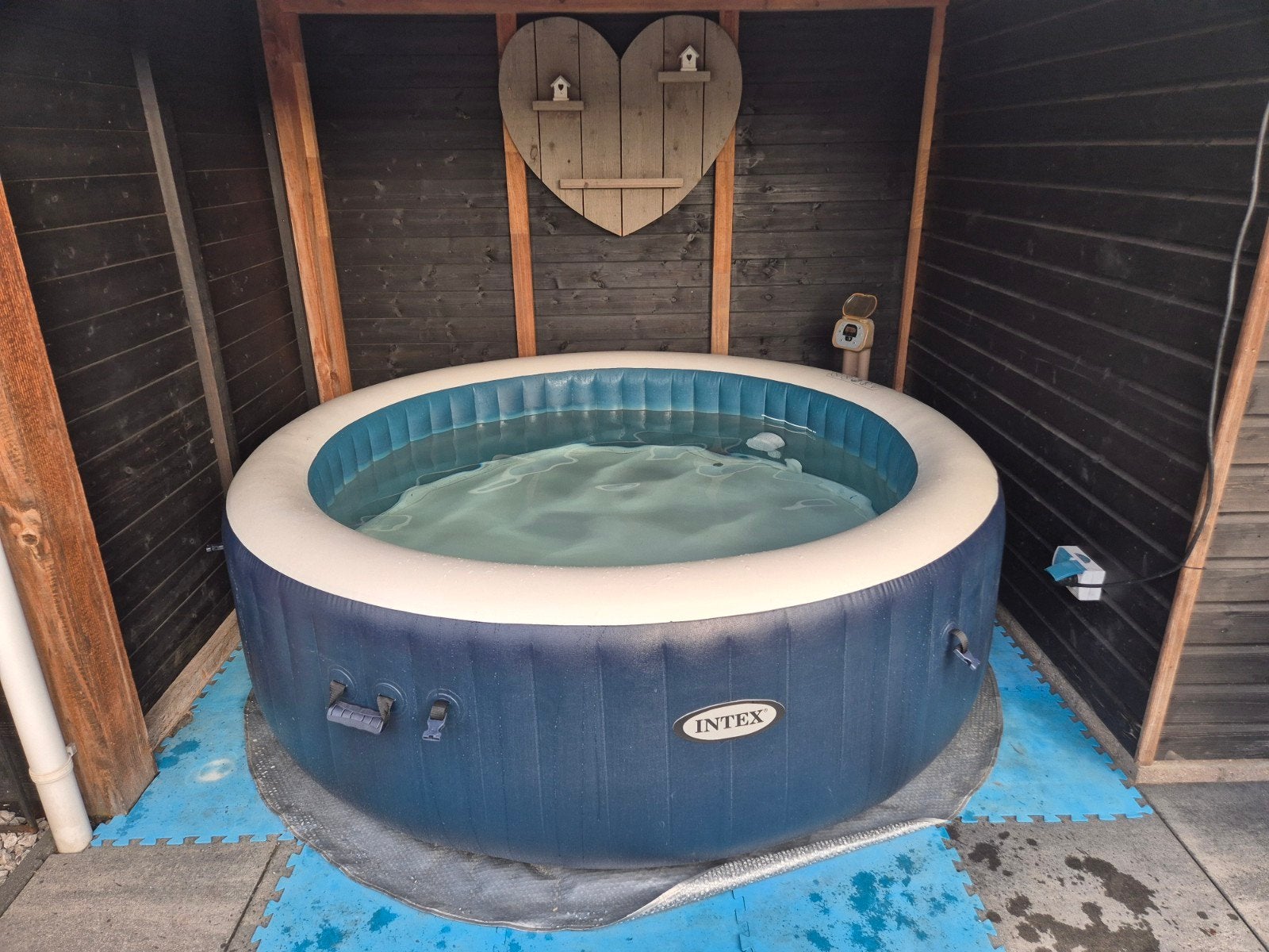 Intex opblaasbare jacuzzi, Tuin en Terras, Ophalen, Gebruikt, Afdekzeil, Opblaasbaar