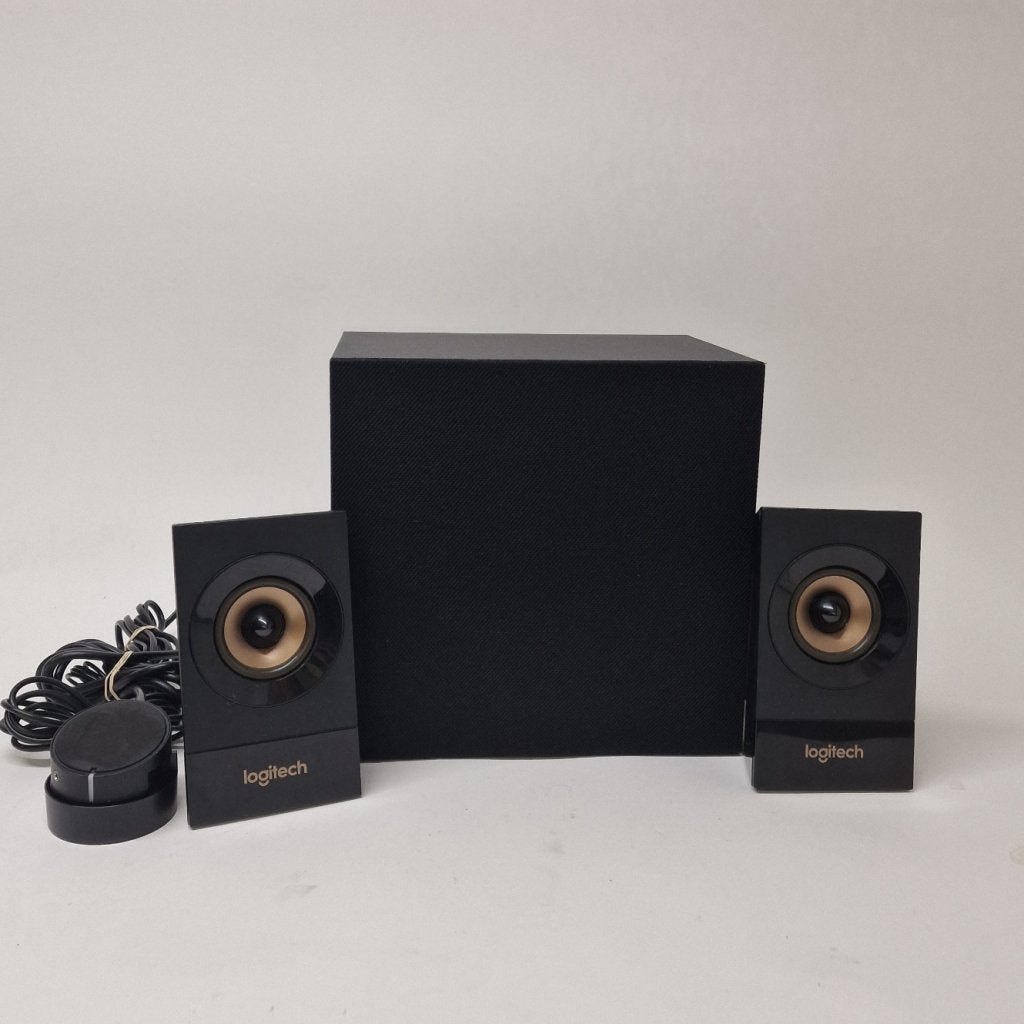 LOGITECH Z533 2.1-speakerset Zwart | Nette staat, Logitech, Zo goed als nieuw, Support@logitech.com, EPFL - Quartier de l'Innovation
Daniel Borel Innovation Center
1015 Lausanne
Switzerland